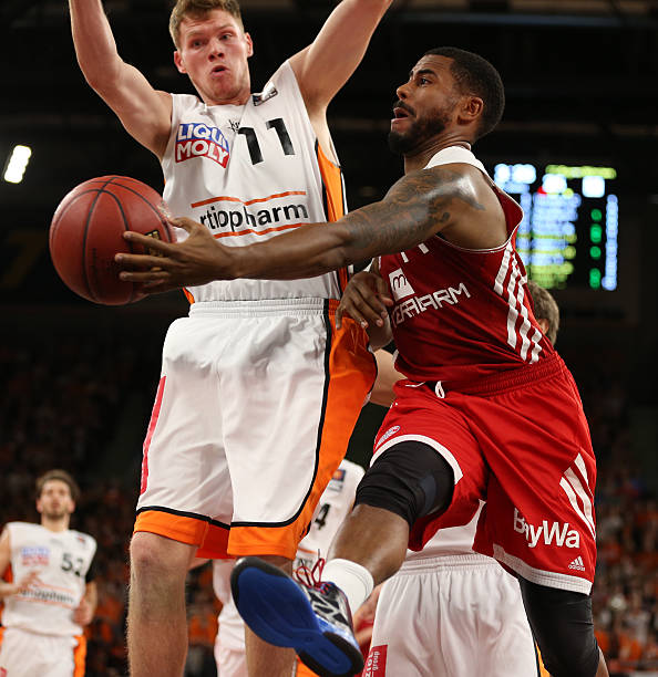 并最终加盟 并最终加盟