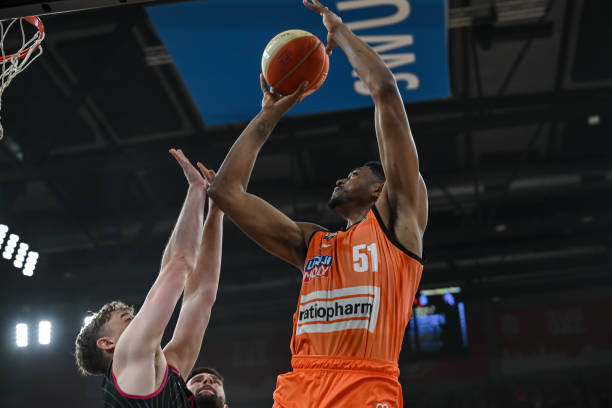 凭借出色的 凭借出色的